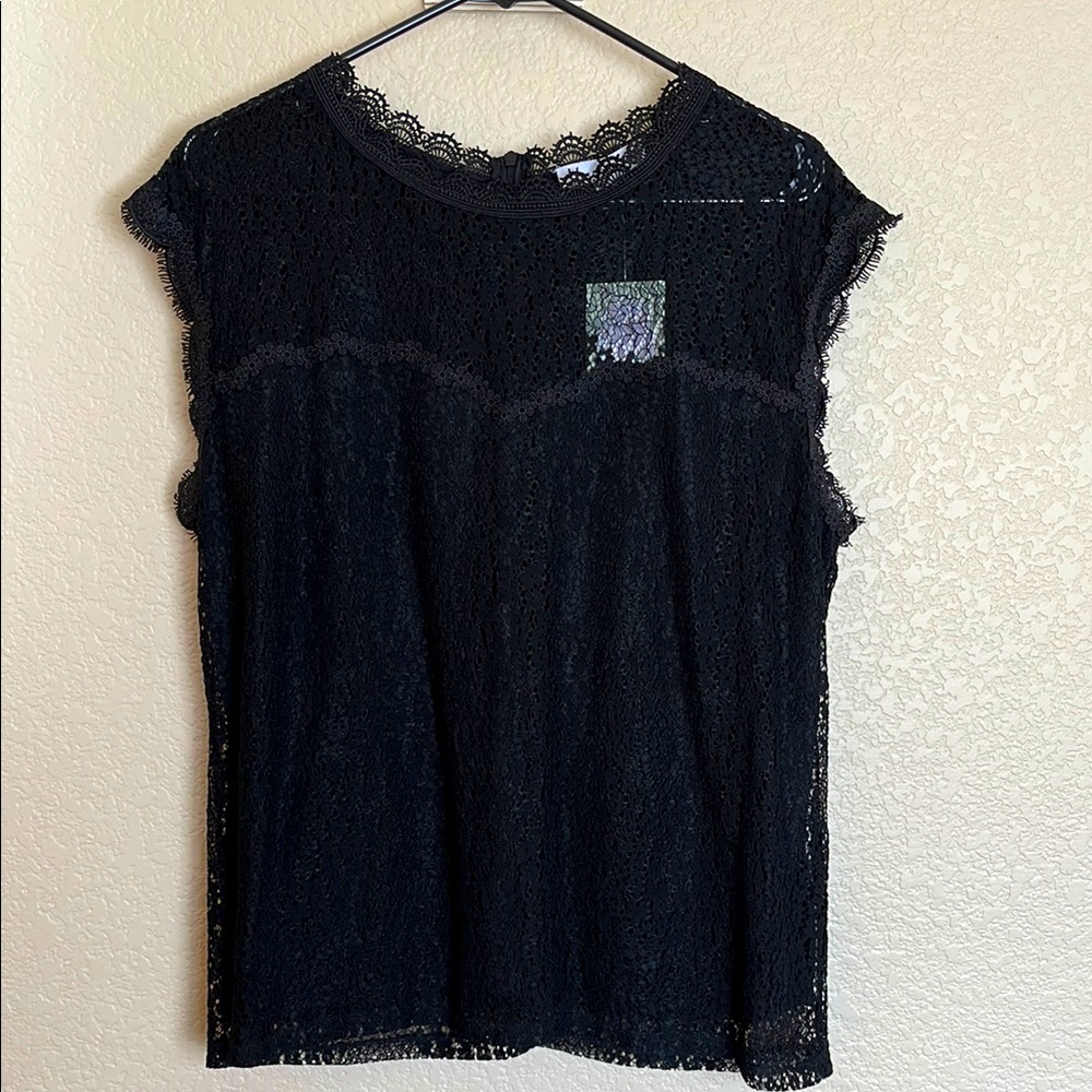 🆕 Keren Hart black floral lace top